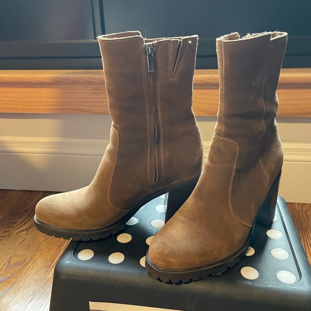 La CANADIENNE Tan Suede Heeled Boots